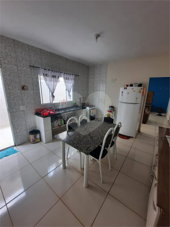 Casa Térrea com 2 dormitórios.