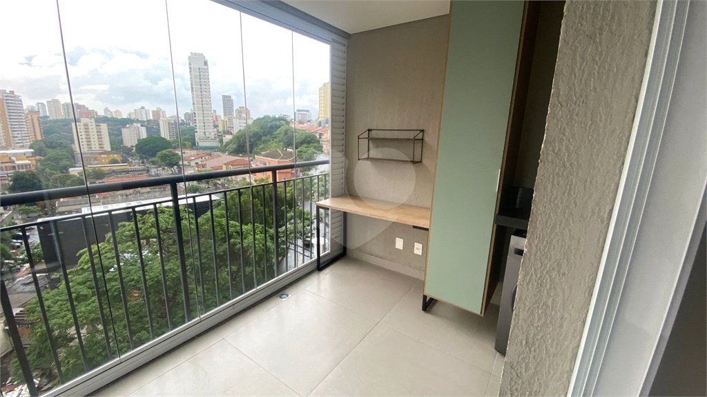 Apartamento mobiliado à venda na Vila Mariana, 2 quartos, varanda