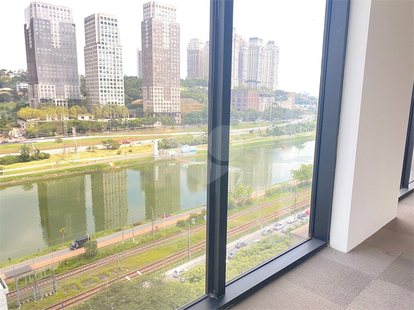 Conjunto Comercial 509,6 m² para locação no Condomínio Nações Unidas - São Paulo