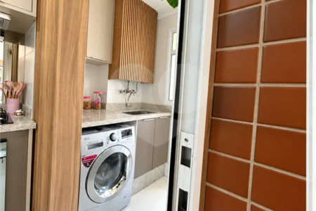 Apartamento de 127 m² em andar alto, com vista livre, 3 suítes planejadas, sacada gourmet envidraçada, 2 vagas e lazer completo, próximo ao Shopping Golden Square e à Avenida Kennedy.