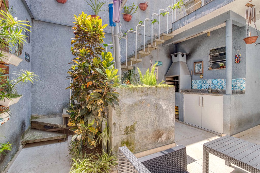 Sobrado à venda com 4 quartos, sendo 1 suíte, em Chácara Flora, São Paulo, SP