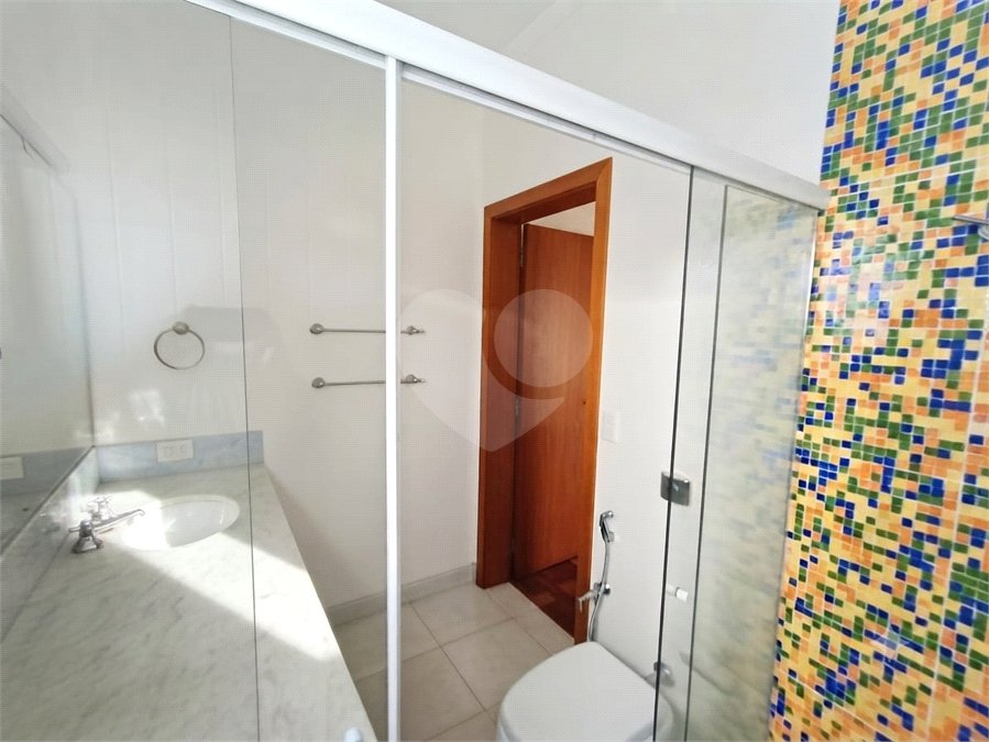 Exclusividade e Sofisticação no Swiss Park: O Sobrado Perfeito em São Carlos, com, 3 suites,2 salas, área Gourmet, persianas blackout automatizadas.