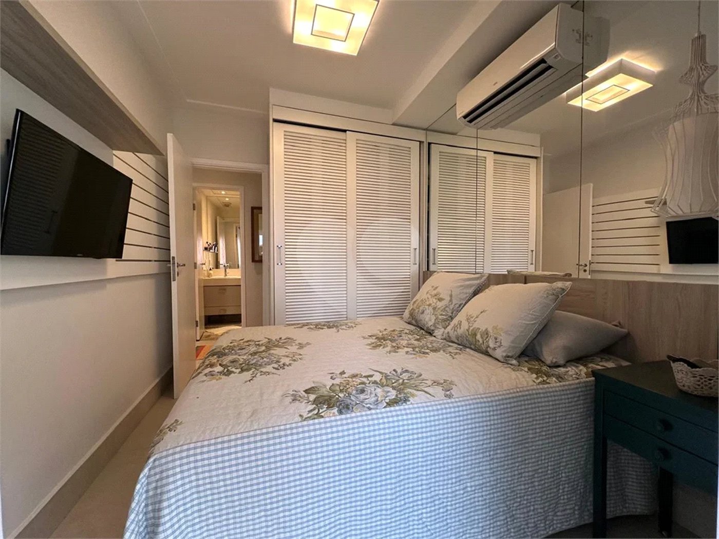 Apartamento à venda com 3 quartos, sendo 2 suítes,  em Riviera de São Lourenço, Bertioga, SP