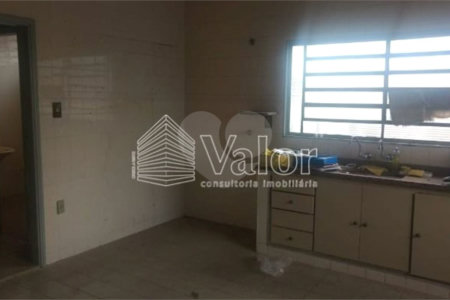 Casa térrea com 2 dormitórios.