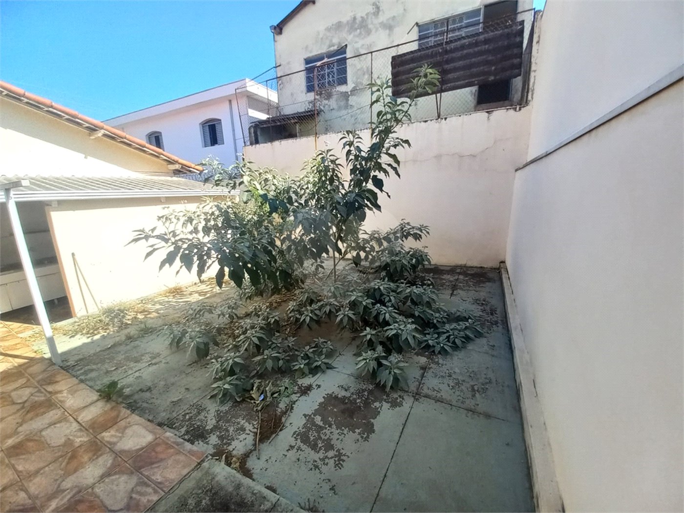 Casa térrea com 2 dormitórios.