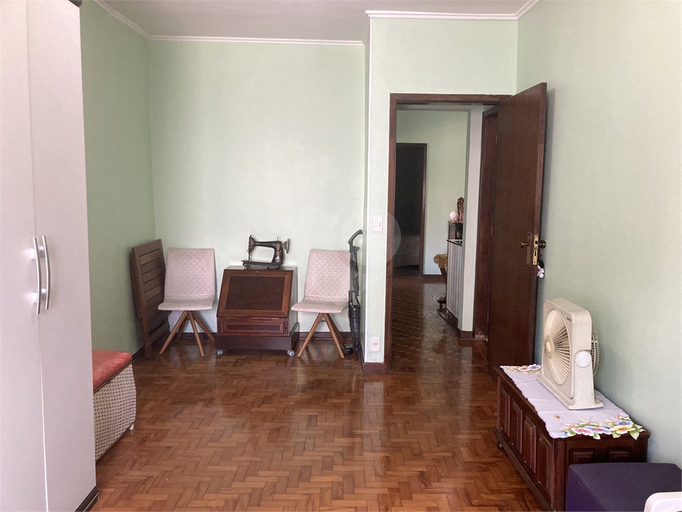 Casa com 4 dormitórios na Saúde.