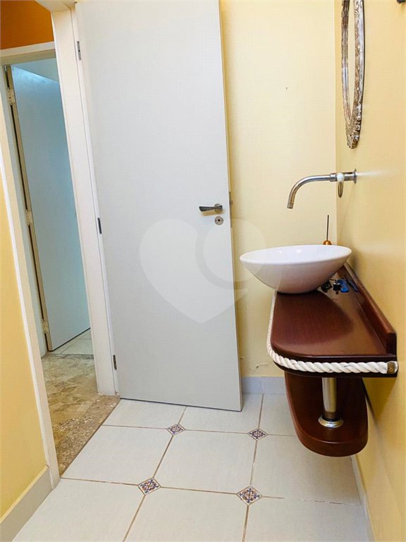 Sobrado à venda com 5 quartos, sendo 1 suíte, em Interlagos, São Paulo, SP