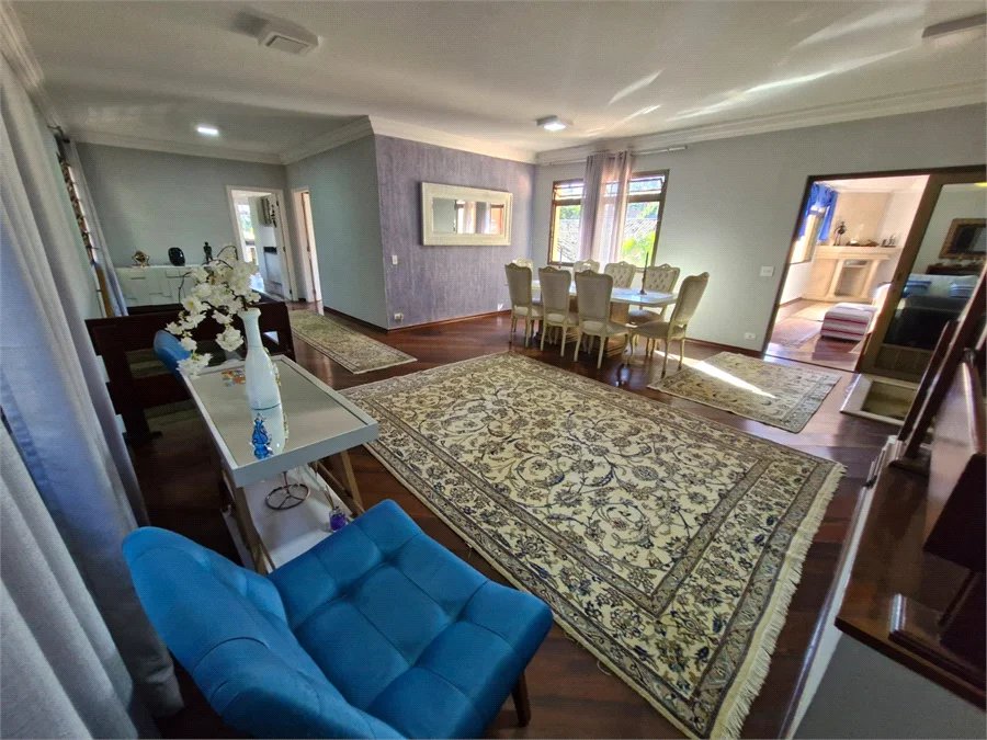 Casa à venda com 4 suítes no condomínio Villa Viana II, Cotia - SP