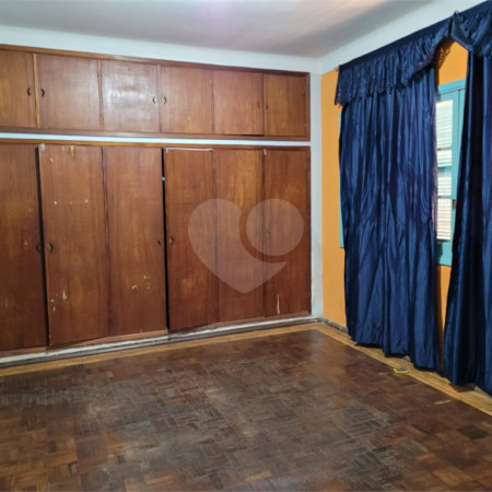 Casa Térrea com 3 dormitórios.