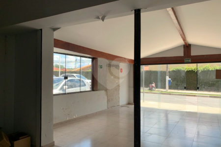 Salão Comercial 150m² na Lucas Nogueira Garcez - Atibaia - SP