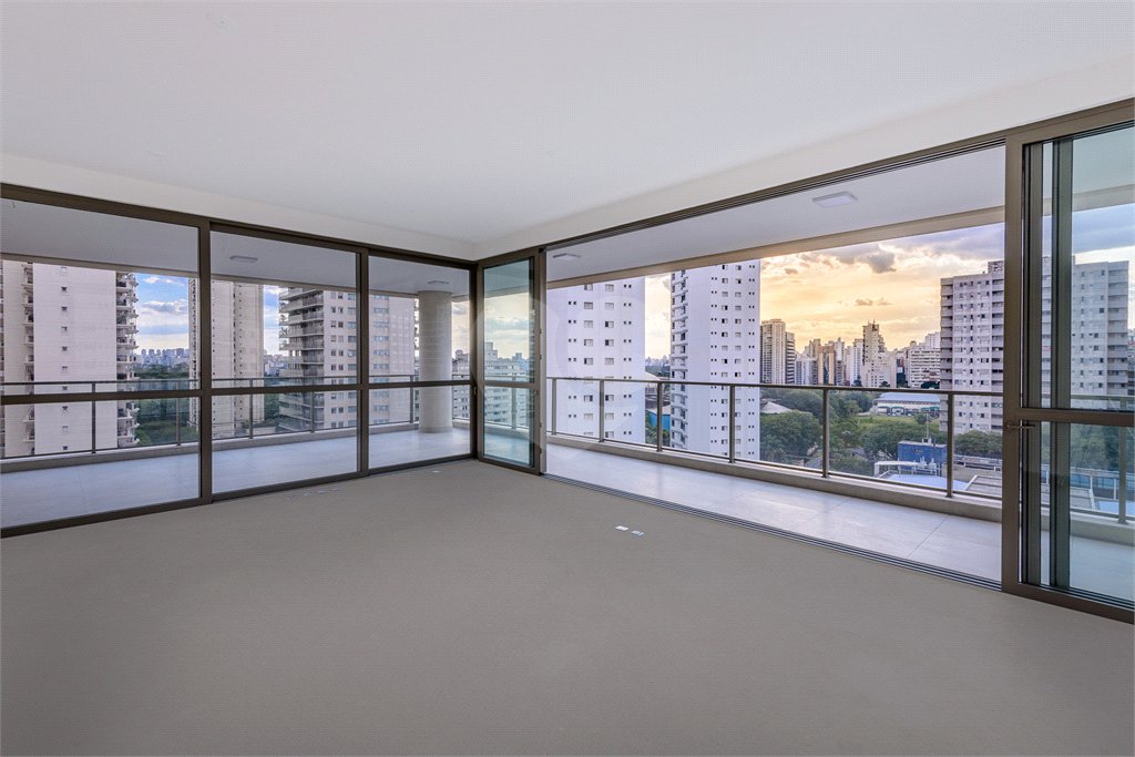 Apto Alto Padrão na Vila Mariana - 294m2 - 4 Suítes/5 Vagas de garagem