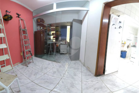 Sobrado com 3 suítes.