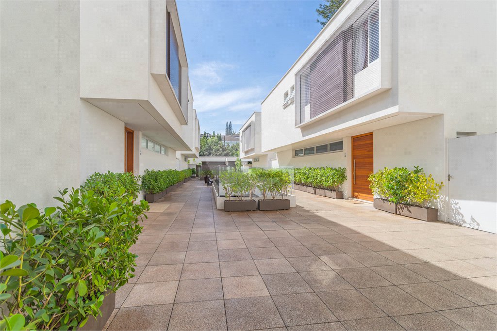 Casa à venda com 4 suítes no condomínio Villagio Quadrifolio, São Paulo - SP