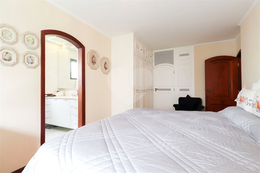 Apartamento à venda com 4 quartos, sendo 3 suítes, em Campo Belo, São Paulo, SP
