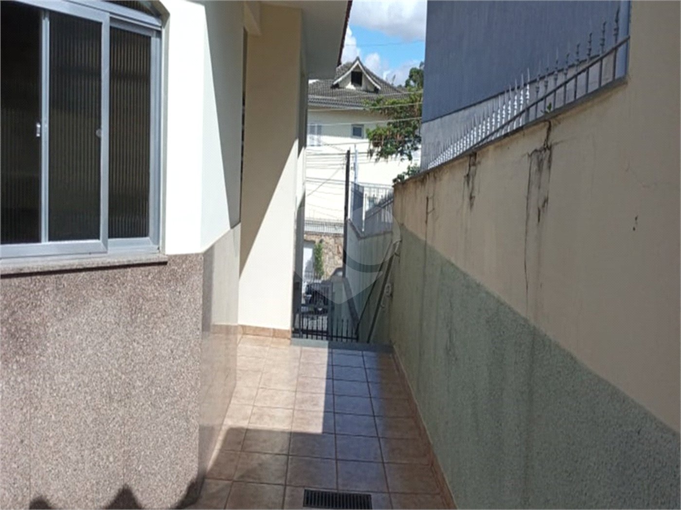 Bonita casa assobradada,no Bairro das Palmas do Tremembé, terreno com 14 X 50 e 350 área construída