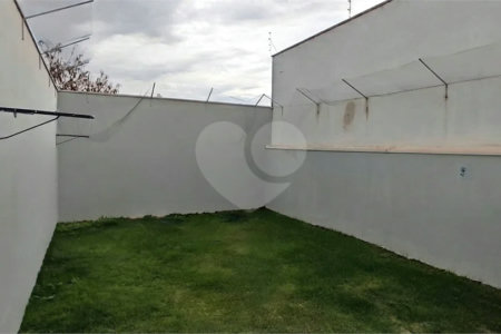Casa Nova (Apenas 2 Anos) com Suíte: Conforto, Segurança e Localização Privilegiada!