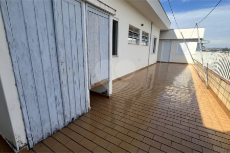 Casa Térrea com 3 dormitórios no Centro de Atibaia