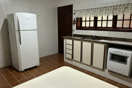 Sobrado à venda com 197m², 3 quartos, sendo 1 suíte, piscina próximo ao metrô Vila Sônia