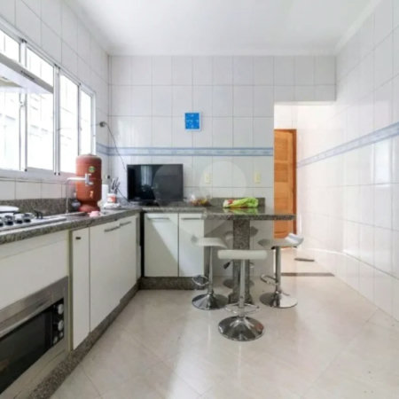 Sobrado com 200m², 3 dormitórios, sendo 1 suíte, 6 vagas, à venda na Vila Matilde