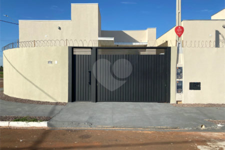 Casa à venda com 2 quartos, sendo 1 suíte, em Ipê, Três Lagoas - MS