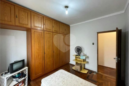 Casa térrea para venda no bairro Vila Xavier em Araraquara/SP.