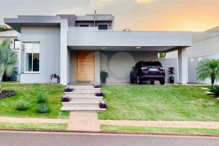 Casa térrea no Condomínio Alphaville Ribeirão III