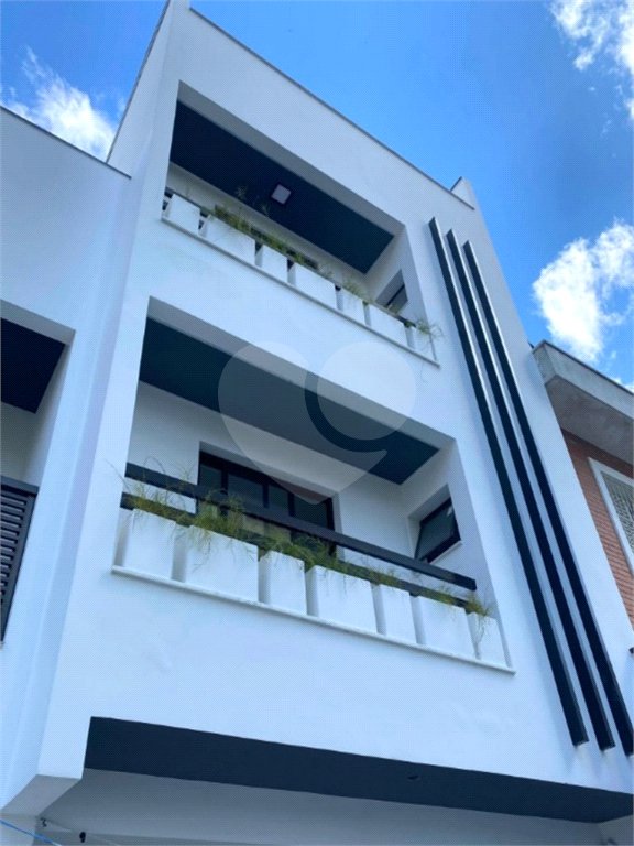 Sobrado com 194m² , 3 dormitórios , sendo 1 suíte , 4 vagas , à venda na Vila Pires , em Santo André.