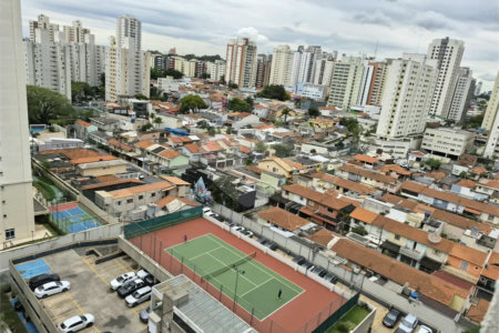 Oportunidade na Vila Leopoldina!! Apartamento com dois dormitórios, sendo uma suíte, dois banheiros, e com duas vagas.