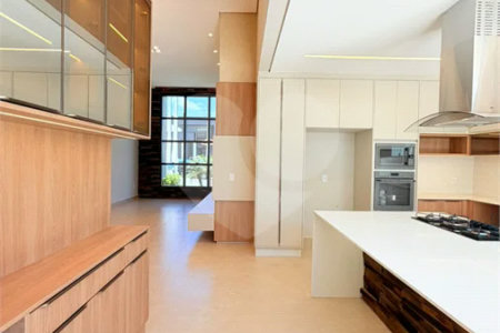 Casa térrea com 3 suítes no Condomínio Residencial Viena em Indaiatuba-SP - Acabamento de alto padrão - R$ 1.690.000,00 - AT 250 m² - AC 158 m² - 3 suítes,, sendo 1 suíte master com closet - Sala para dois ambientes (estar e jantar) - Cozinha planejada com ilha cooktop, forno elétrico e micro-ondas,