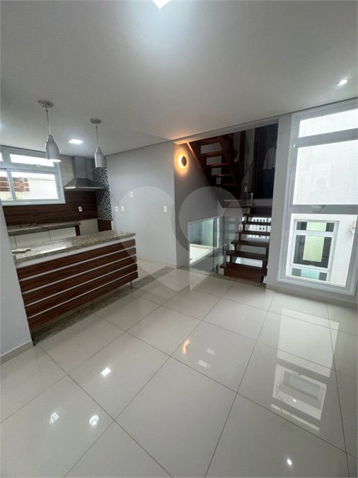 Indaiatuba- Vila Aurora -Condomínio Palm Tree Residence -Venda e Locação - R$ 7.000,00 - condominio - R$ 877,44- IPTU - R$ 211,64 - Pavimento Térreo: Sala de estar, sala de jantar, wc, cozinha, área de serviço, despensa. Pavimento Superior: Suíte com varanda e closet, 02 dormitórios e wc.social