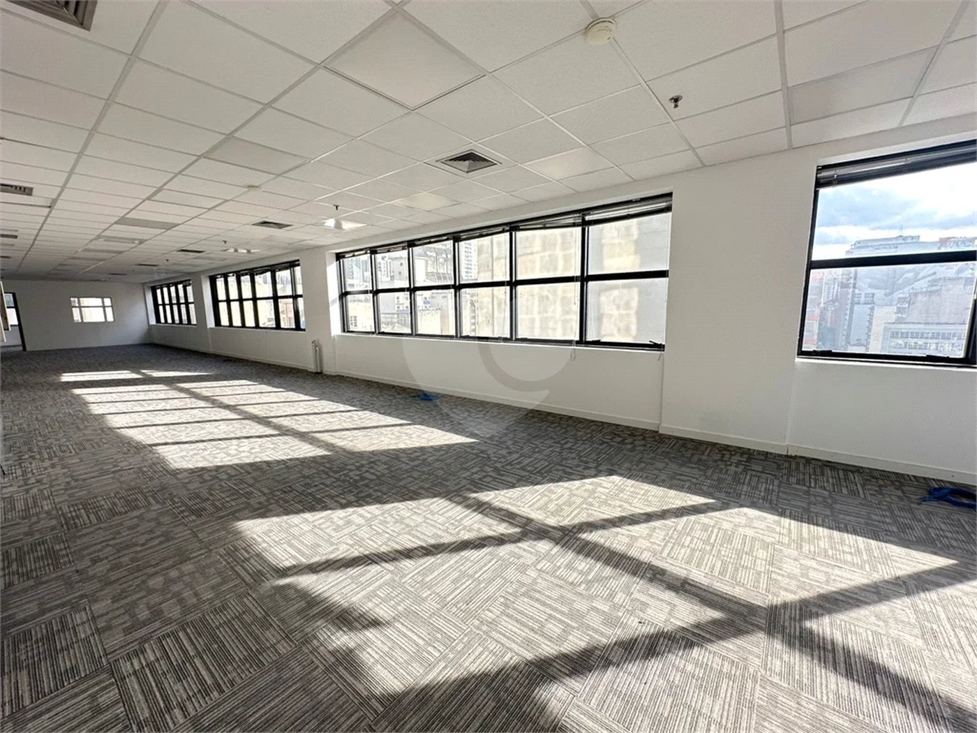 Conjunto comercial à Venda ou Locação na República com 376,56 m² de área útil 10 vagas
