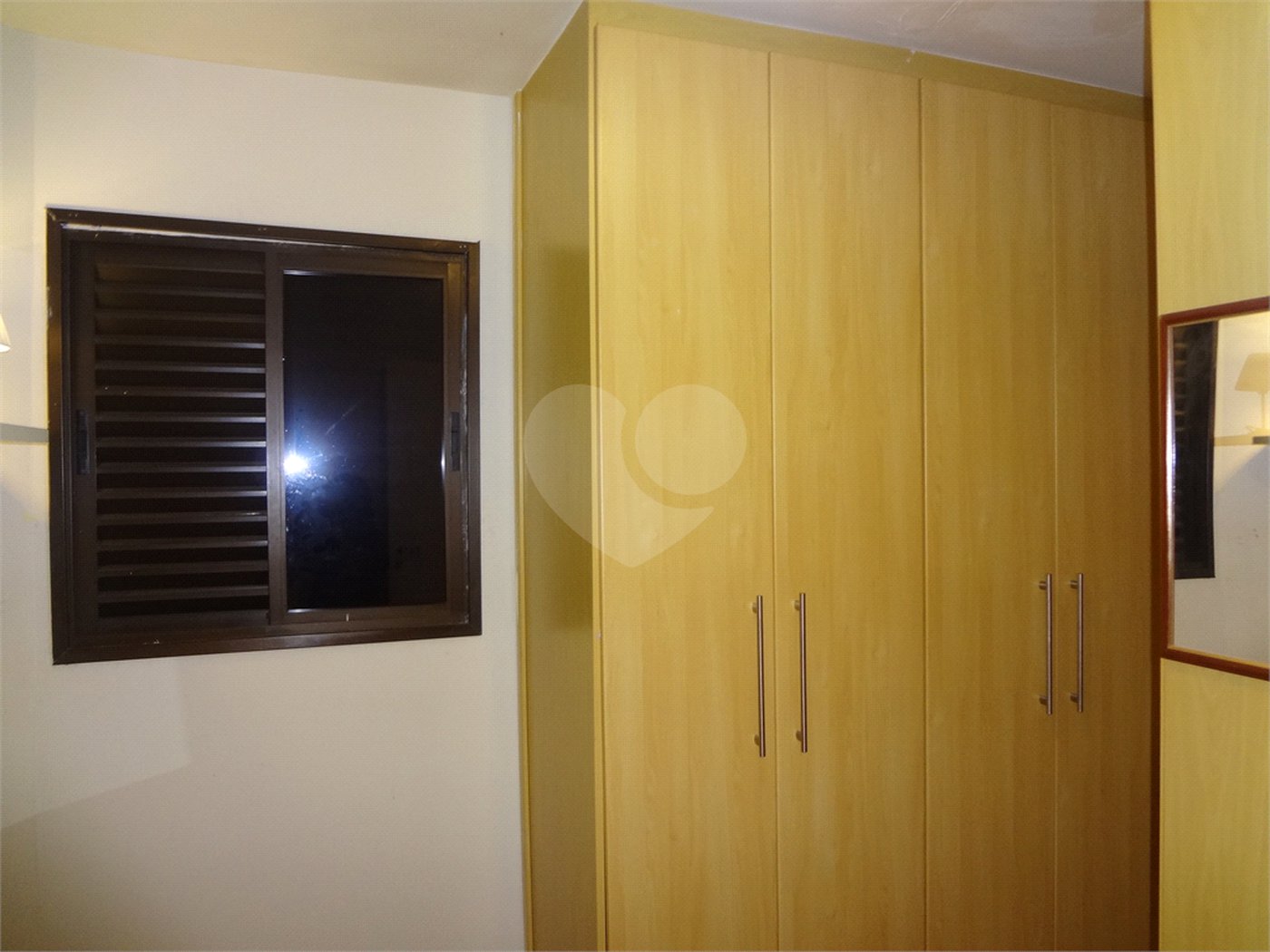 COBERTURA COM PISCINA E CHURRASQUEIRA NA CASA VERDE.