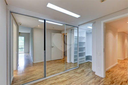 Apartamento no Alto da Boa Vista Condomíno com vasta área verde, lazer e segurança..