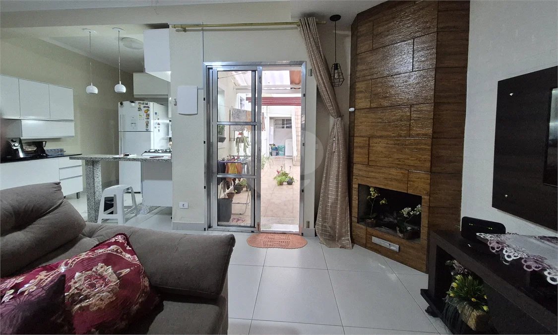 Casa de vila com 3 dormitórios sendo 2 suítes em Santana