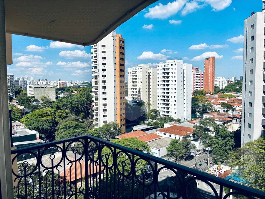 Apartamento de 130m2 à venda com 3 dormitórios e 2 vagas no Campo Belo