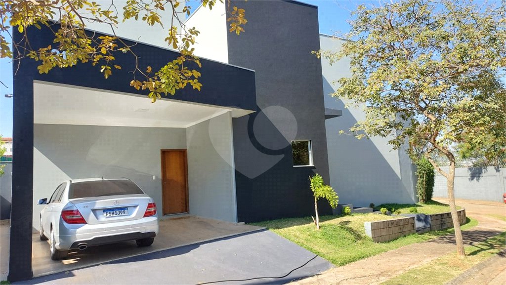 Casa com 3 Dorms, sendo 1 Suíte no Condomínio Reserva Aquarela