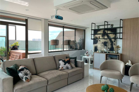 Cobertura à venda na Aclimação de 300m² com 2 vagas.
