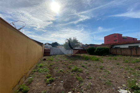 Terreno com 500,00 m² de área total.