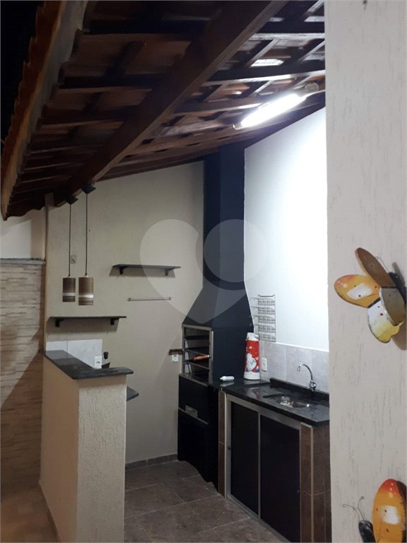 Casa térrea no Jardim Hikari para venda.