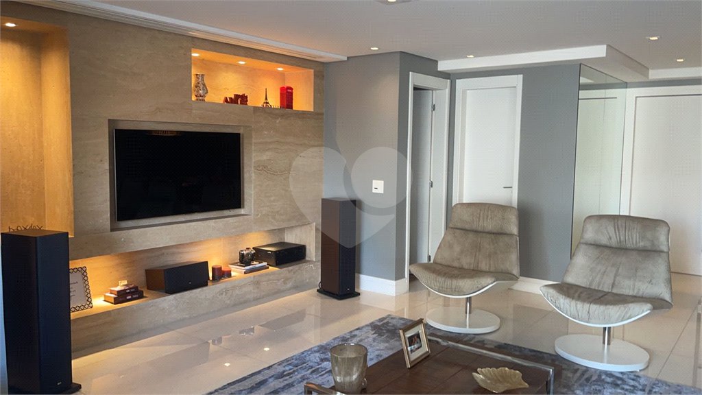 Apartamento na Mooca com 204 m² com vista maravilhosa, sendo 3 suítes e 4vagas.