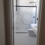 Casa a venda com 04 suítes área gourmet e 6 vagas para autos em condominio fechado Atibaia