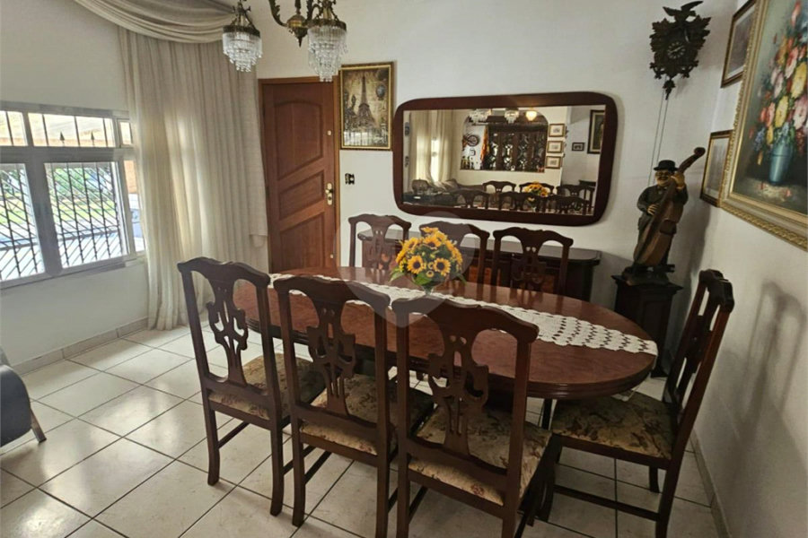 Casa Térrea na Vila Formosa de 233m2 com 3 dorms, 1 suíte, 3 banheiros e 4 vagas. Estuda permuta.