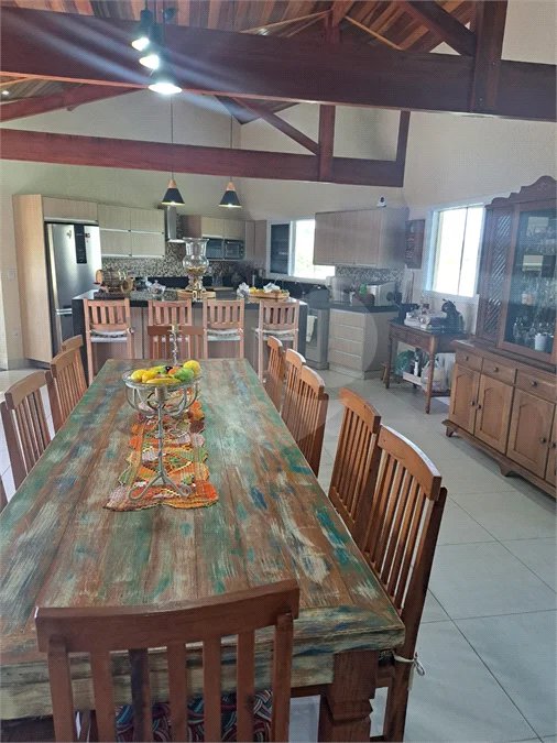 Casa Ampla com 5 Dormitórios, Piscina e Lazer Completo em Terreno de 1.260 m²