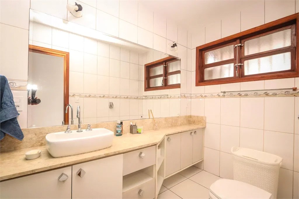 Sobrado à venda com 5 quartos, sendo 1 suíte, em Vila Sônia, São Paulo, SP