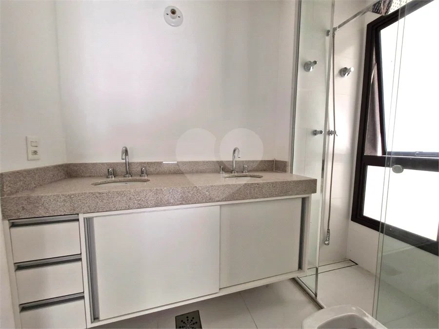 Casa à venda ou para alugar com 3 suítes no condomínio Jardim Flora, São Paulo - SP