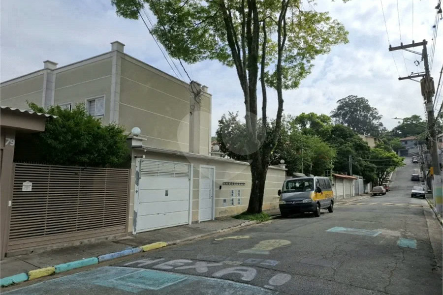 Casa à venda com 3 quartos, sendo 1 suíte, no condomínio Vila Arnoni, São Paulo - SP