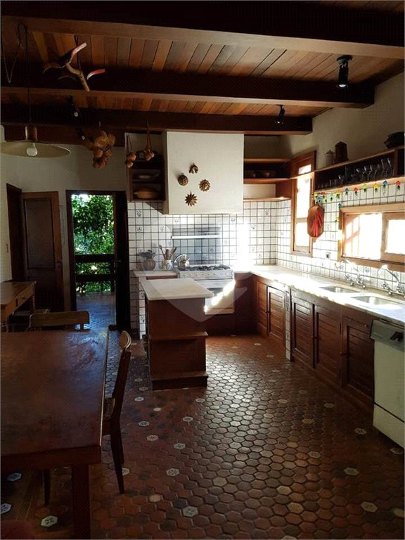 Casa térrea com piscina para venda no Parque Santa Marta