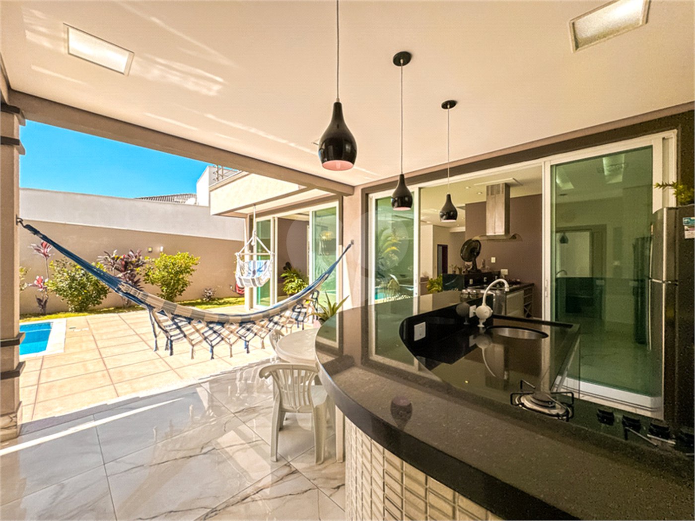 Sobrado à venda em Itupeva – 421,80 m² de terreno – 254,28 m² de área construída – 3 dormitórios – 4 banheiros – 4 vagas de garagem