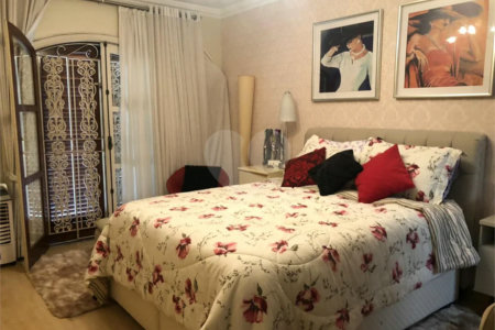 Sobrado com 363m² à venda no Alto da Moóca - 3 suítes e 6 vagas.