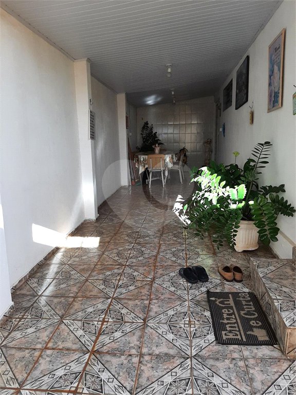 Casa com Salão Comercial no Aracy